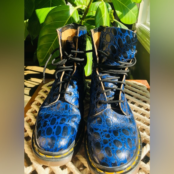Vintage 1990’s Blue Alligator Dr. Martens Boots.Mint Condition. Made in England - Picture 4 of 14